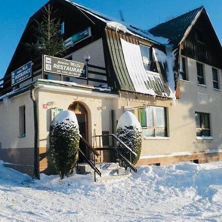 בנצקו Restaurace A Penzion Maja מראה חיצוני תמונה