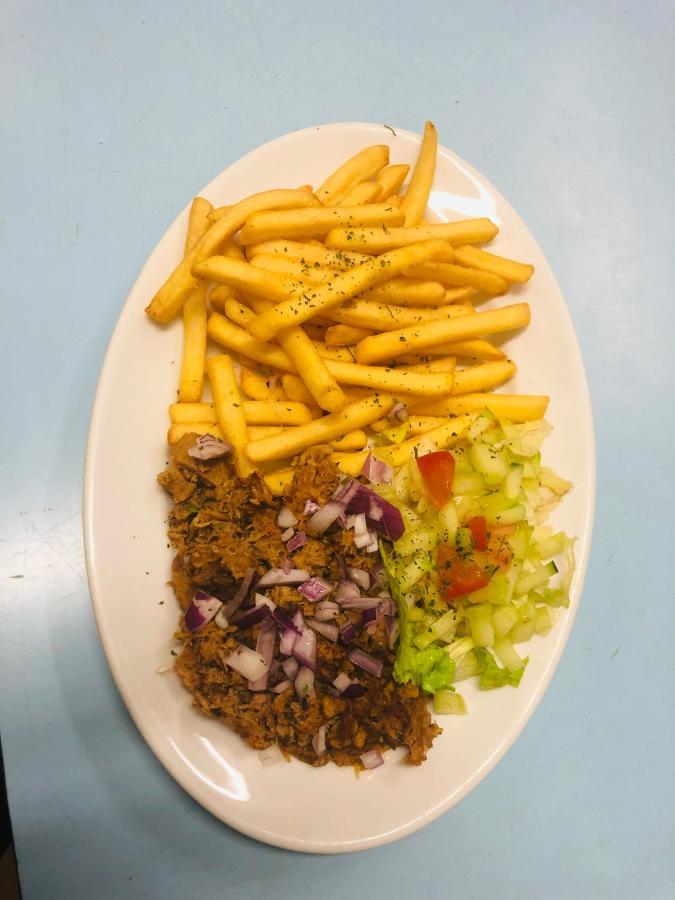 בנצקו Restaurace A Penzion Maja מראה חיצוני תמונה