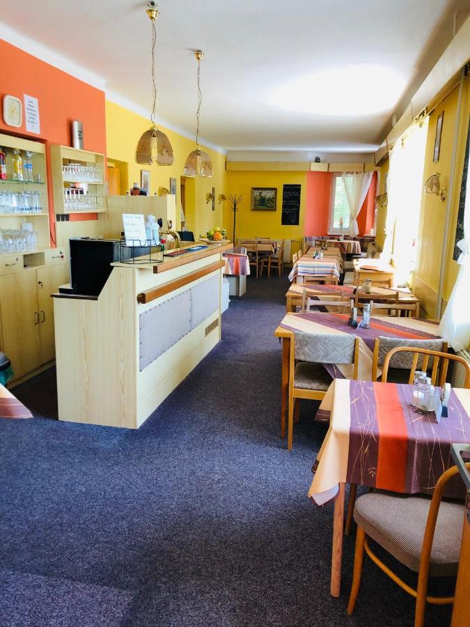 בנצקו Restaurace A Penzion Maja מראה חיצוני תמונה