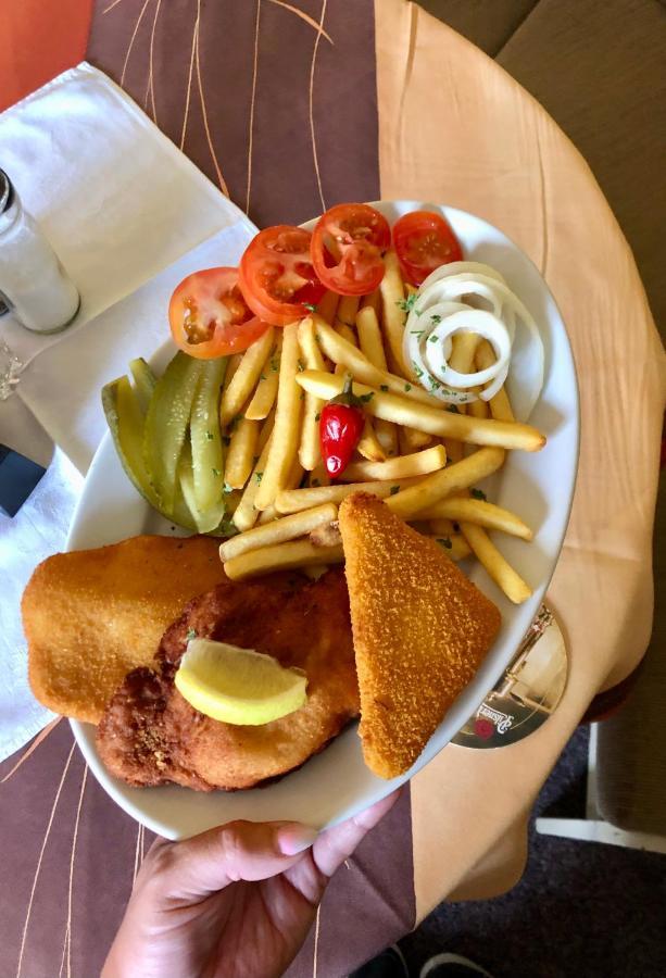 בנצקו Restaurace A Penzion Maja מראה חיצוני תמונה